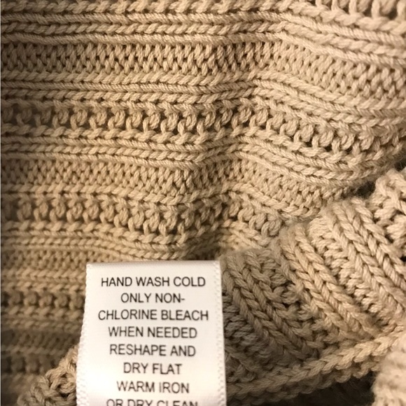 Banana Republic Short Sleeved knitted Cardigan Sweater, Size: M, & Color: Tan - Picture 5 of 8